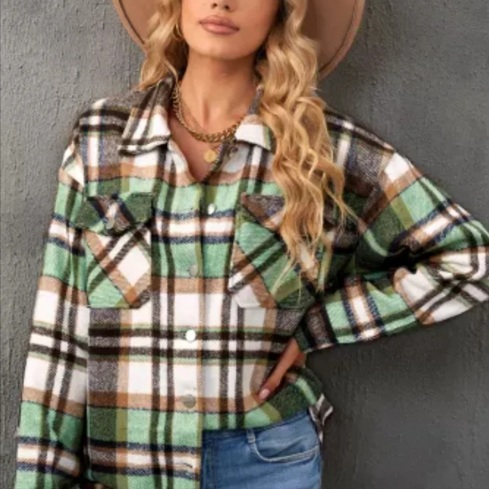 🔥💕HP💕New Geometric Plaid shacket - Picture 3 of 16